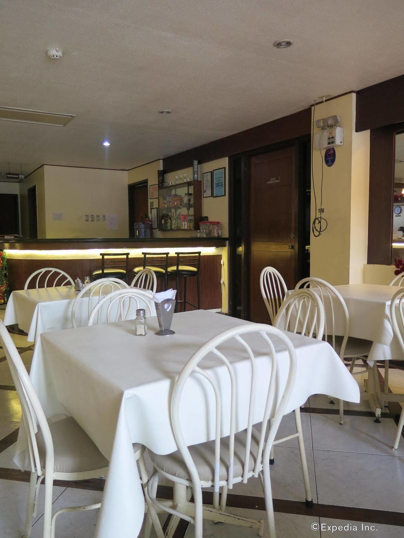 Paragon Suites Cebu Bagian luar foto