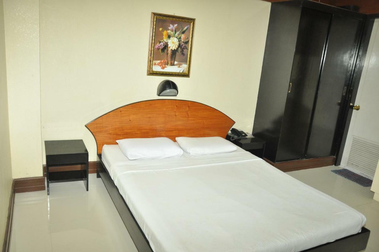 Paragon Suites Cebu Bagian luar foto